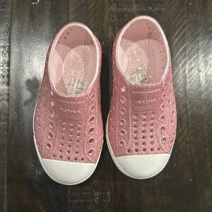 Native Jefferson Pink Glitter Little Girls Comfort EVA Sneakers C7